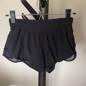 Black Lululemon Hotty Hot Short 2.5”